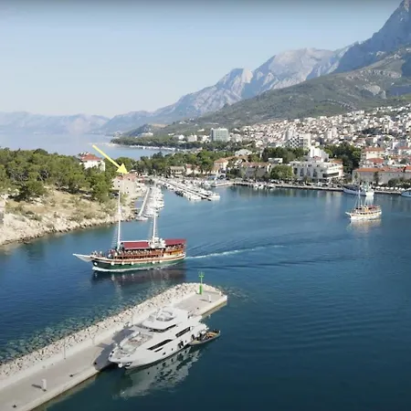 Columba - 4 Star Deluxe Appartamento Makarska