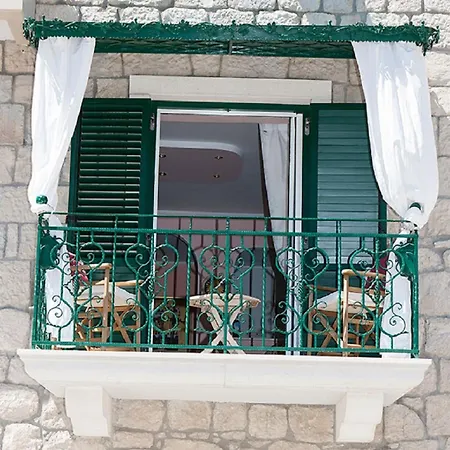 Columba - 4 Star Deluxe Appartamento Makarska