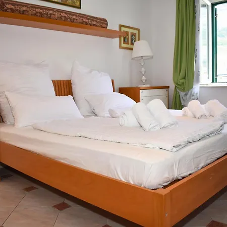 Columba - 4 Star Deluxe Makarska